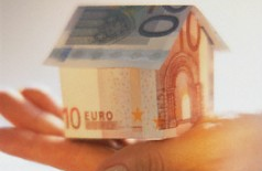 papieren huis van eurobiljetten