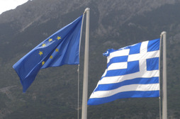 Europese en Griekse vlaggen