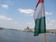 Hongaarse vlag met parlement op achtergrond