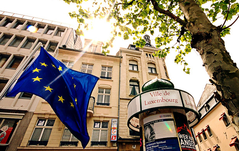 Vlag van Europa in straat van Luxemburg