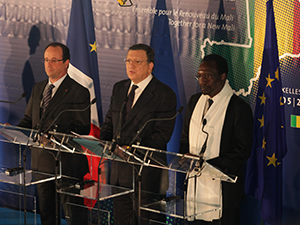 François Hollande, José Manuel Barroso and Dioncounda Traoré (from left to right)
