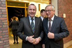 Manfred Weber (links) en Jean-Claude Juncker (rechts)