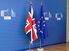 Britse en Europese vlag