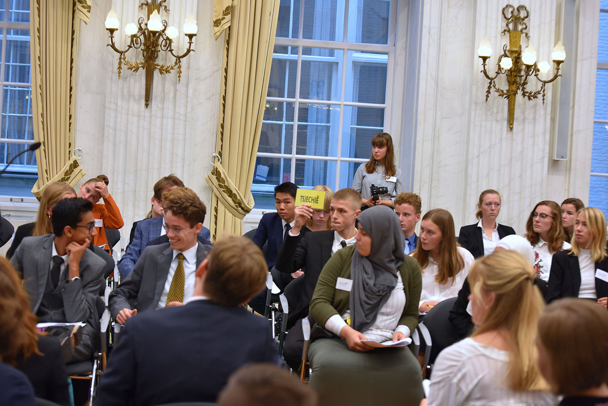 Foto's Eerste dag Algemene Vergaderingen van het Model European Parliament Nederland 2019