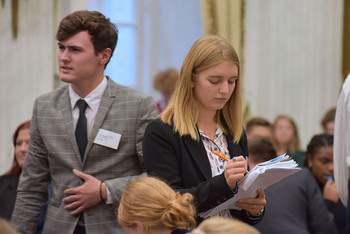 Foto's Eerste dag Algemene Vergaderingen van het Model European Parliament Nederland 2019
