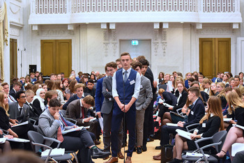 Foto's Eerste dag Algemene Vergaderingen van het Model European Parliament Nederland 2019