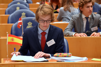 Foto's Tweede dag Algemene Vergaderingen van het Model European Parliament Nederland 2019