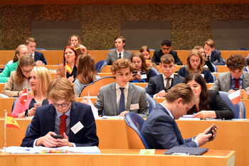 Foto's Tweede dag Algemene Vergaderingen van het Model European Parliament Nederland 2019