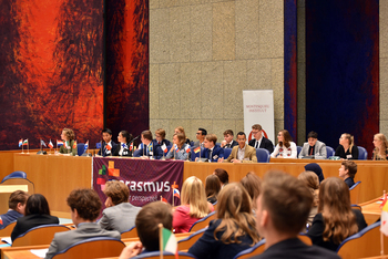 Foto's Tweede dag Algemene Vergaderingen van het Model European Parliament Nederland 2019