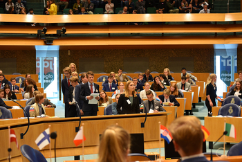 Foto's Tweede dag Algemene Vergaderingen van het Model European Parliament Nederland 2019