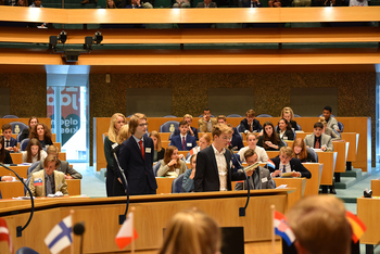 Foto's Tweede dag Algemene Vergaderingen van het Model European Parliament Nederland 2019