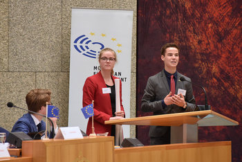 Foto's Tweede dag Algemene Vergaderingen van het Model European Parliament Nederland 2019