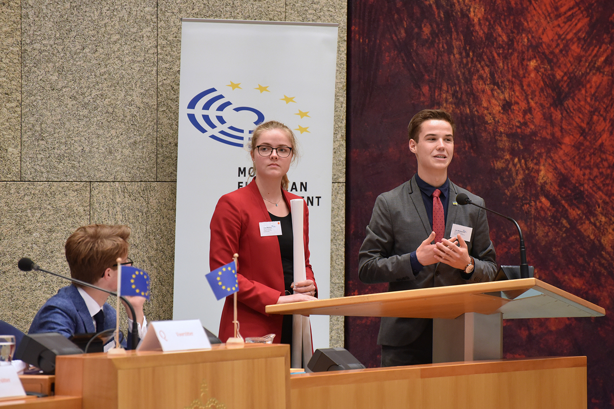 Foto's Tweede dag Algemene Vergaderingen van het Model European Parliament Nederland 2019