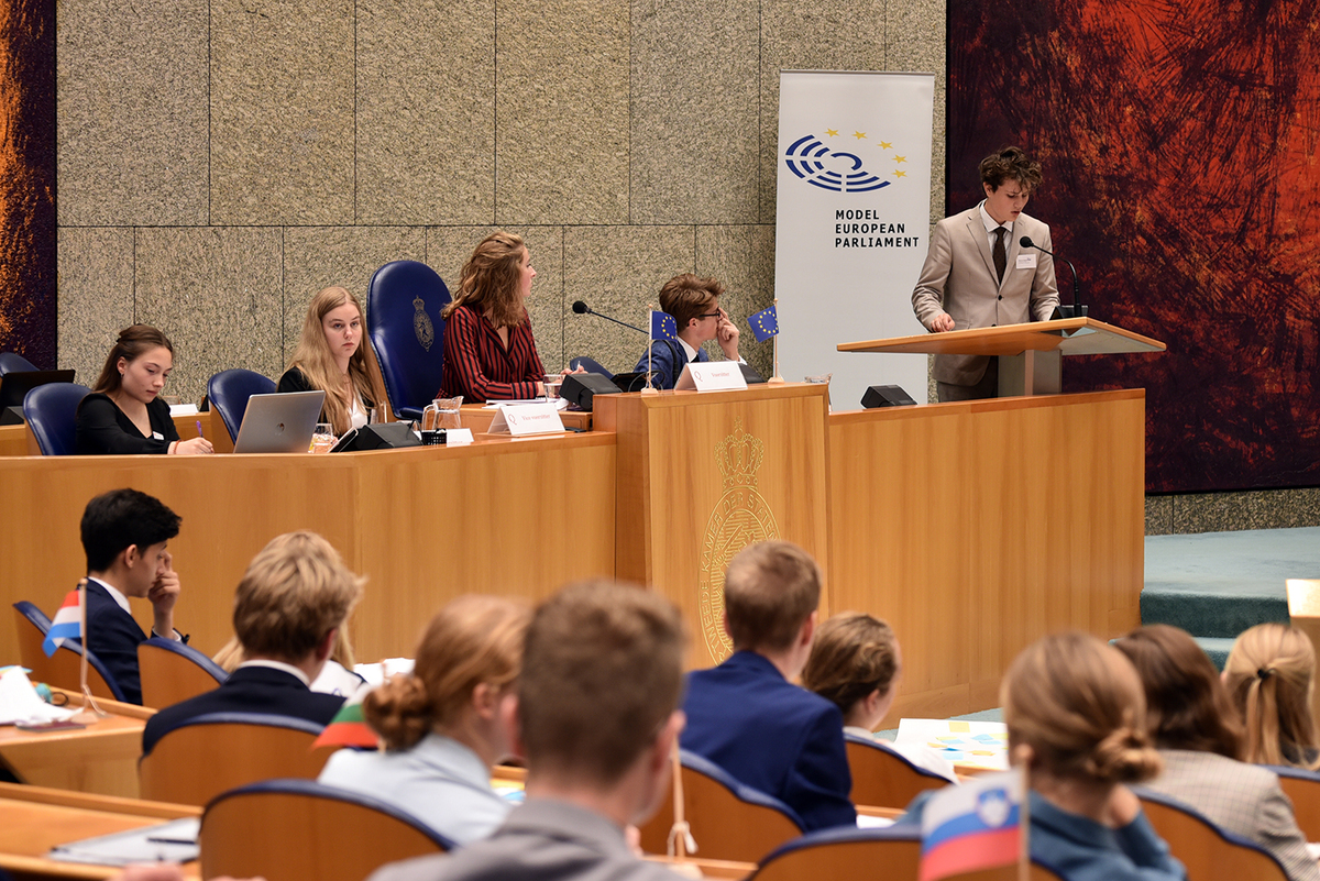 Foto's Tweede dag Algemene Vergaderingen van het Model European Parliament Nederland 2019