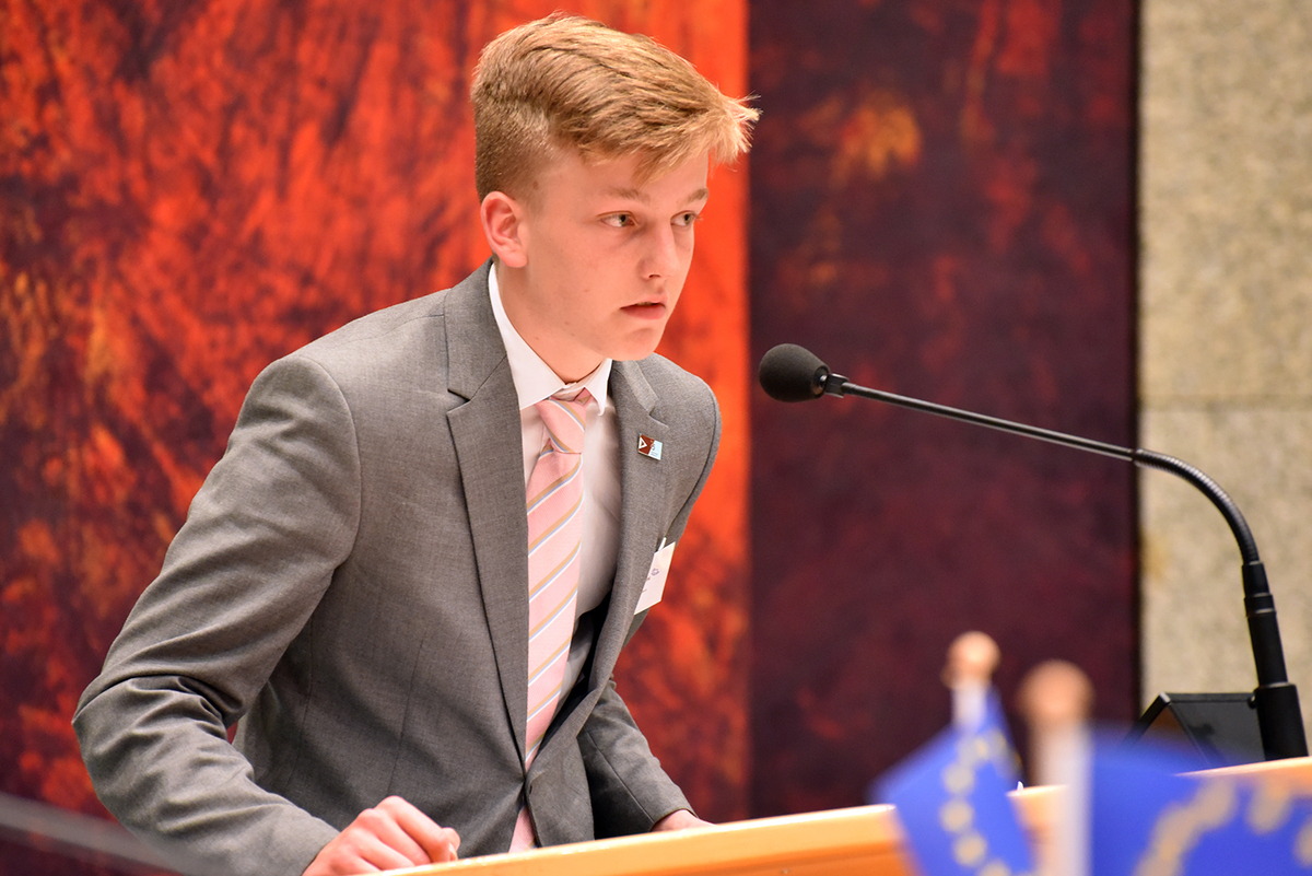 Foto's Tweede dag Algemene Vergaderingen van het Model European Parliament Nederland 2019