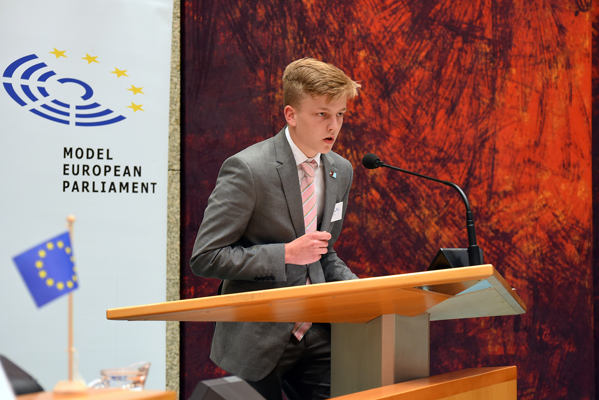 Foto's Tweede dag Algemene Vergaderingen van het Model European Parliament Nederland 2019