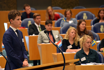 Foto's Tweede dag Algemene Vergaderingen van het Model European Parliament Nederland 2019