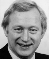 foto Mr. F.H.J.J. (Frans) Andriessen